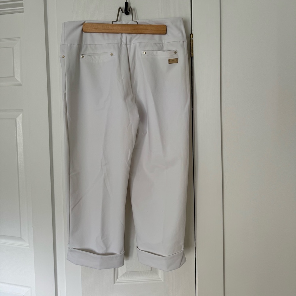 Glamor white capri golf pants, size 12